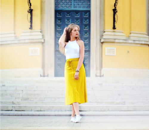 A Maxi Skirt and Fitted Top for a Comfortable, Elegant Option