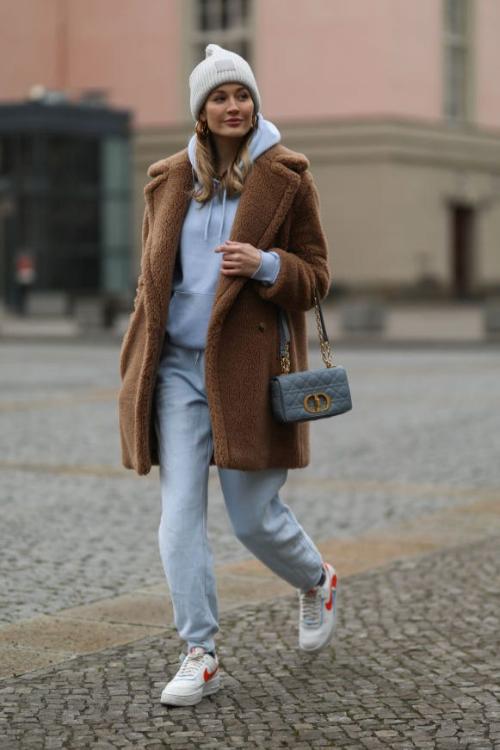 Layered Outfits for Different Weather Conditions